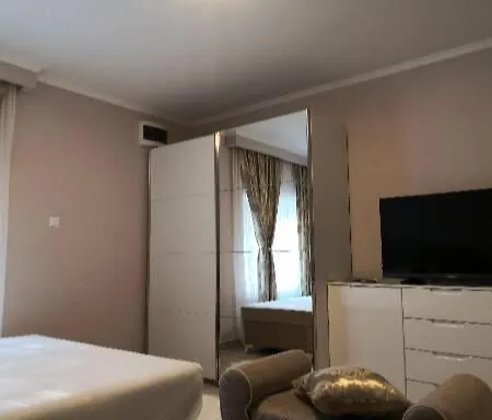 Apartment Uma *