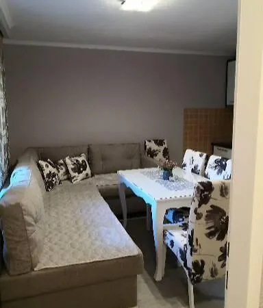 Apartment Uma *