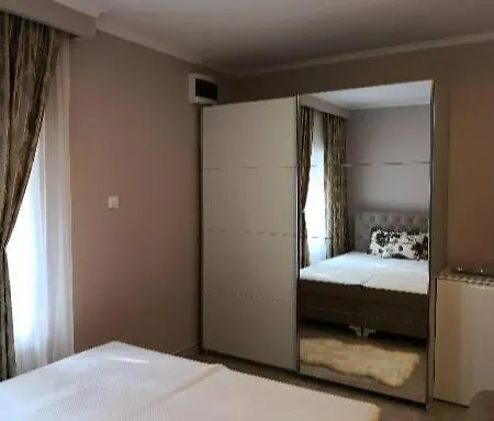 Apartment Uma *