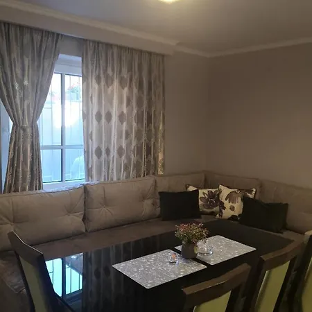 Uma Apartment Tuzla
